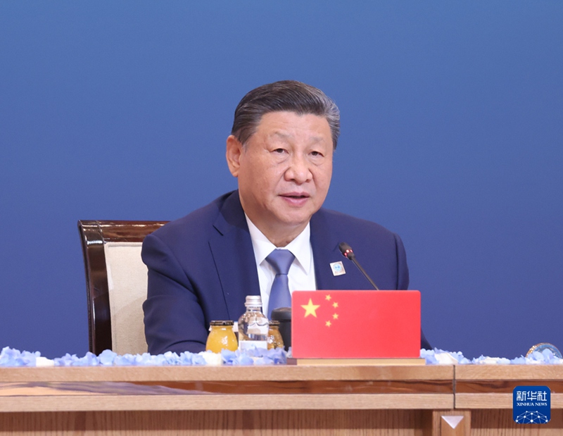 Rais Xi Jinping wa China akitoa hotuba muhimu yenye kichwa cha “Kufanya Kazi Pamoja Kujenga Nyumba Bora Zaidi ya Jumuiya ya Ushirikiano ya Shanghai” aliposhiriki kwenye Mkutano uliopanuliwa wa Wakuu wa Jumuiya ya Ushirikiano ya Shanghai (SCO+) huko Astana, Kazakhstan, tarehe 4, Julai. (Picha na Pang Xinglei/Xinhua)