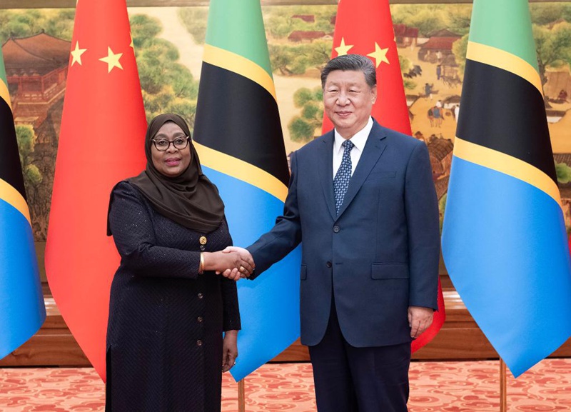 Rais Xi Jinping wa China akikutana na Rais wa Tanzania, Samia Suluhu Hassan, ambaye yuko Beijing kwa ajili ya kuhudhuria Mkutano wa Kilele wa 2024 wa Baraza la Ushirikiano kati ya China na Afrika (FOCAC), kwenye Jumba la Mikutano ya Umma mjini Beijing, China, Septemba 4 2024. (Xinhua/Li Tao)